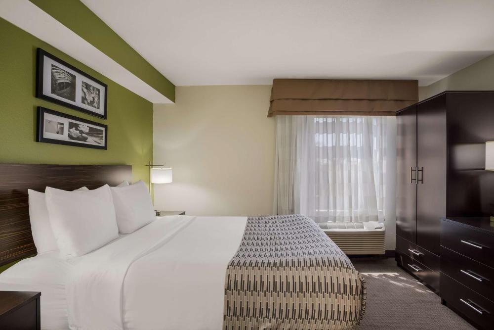 Queen Suite with Sofa Bed interior